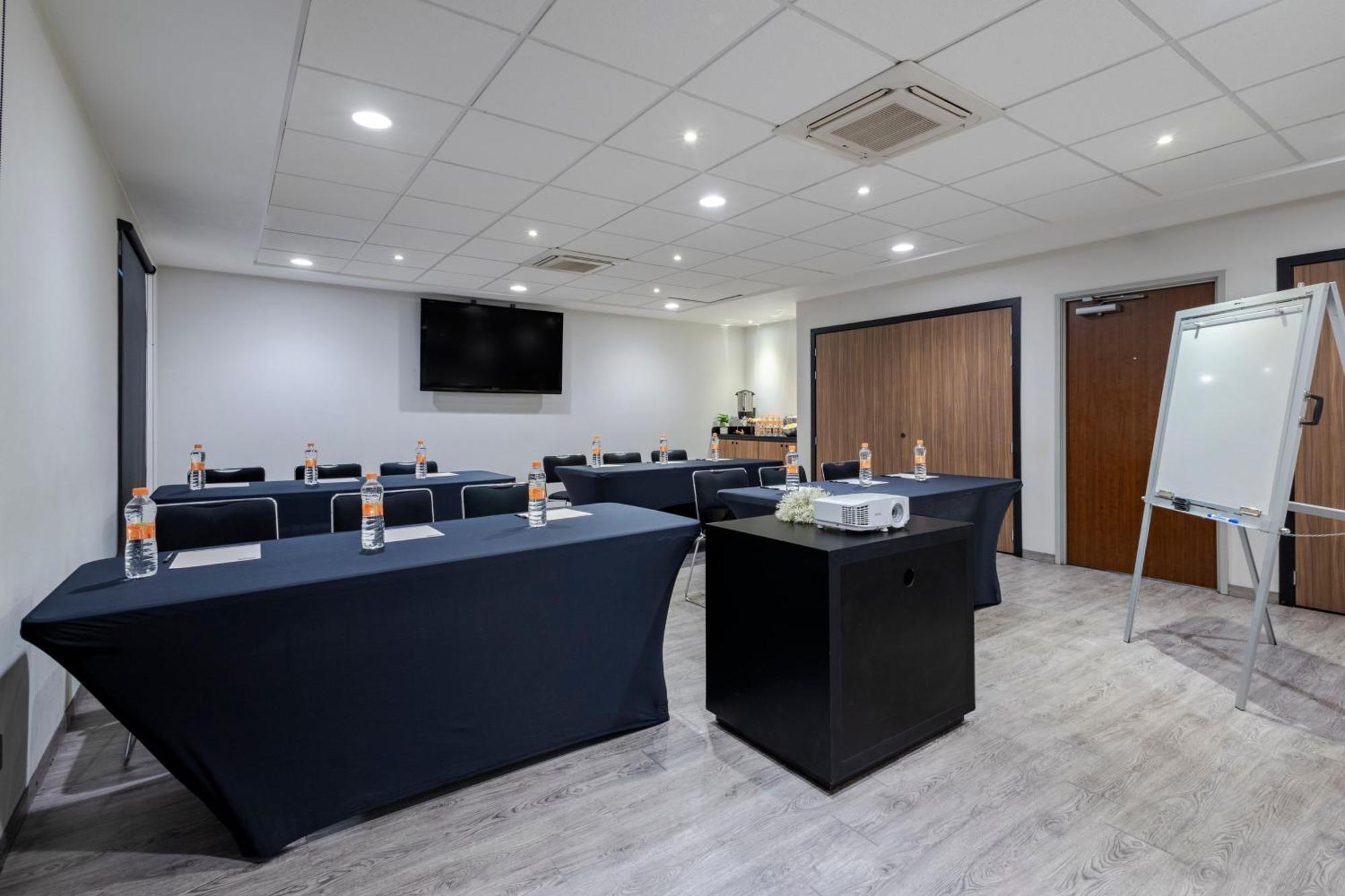 City Express By Marriott Guadalajara Aeropuerto Las Pintas Екстериор снимка