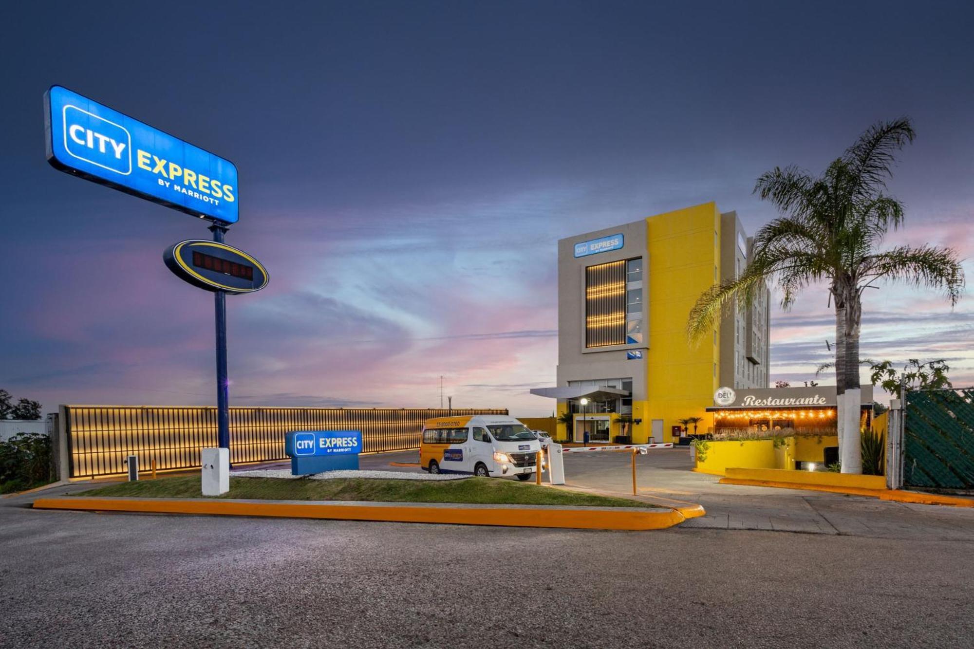 City Express By Marriott Guadalajara Aeropuerto Las Pintas Екстериор снимка